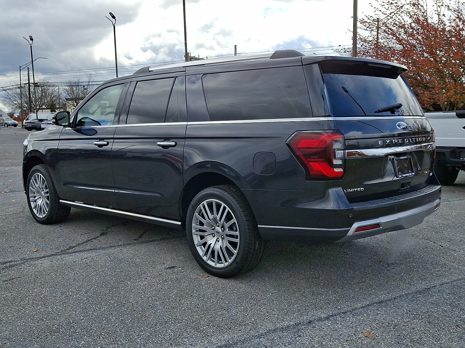 2024 Ford Expedition Limited MAX photo 3