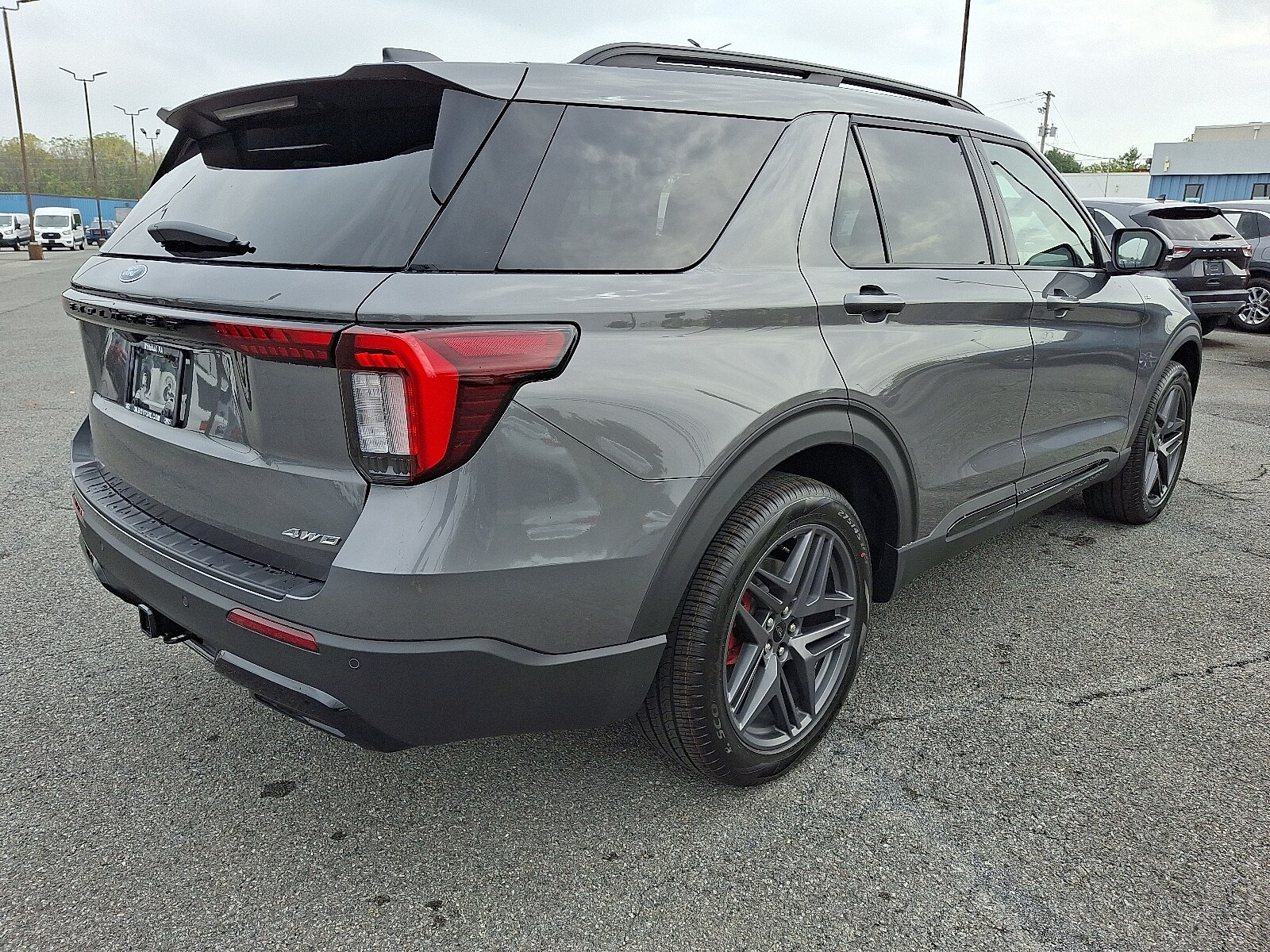 2025 Ford Explorer ST-Line photo 4