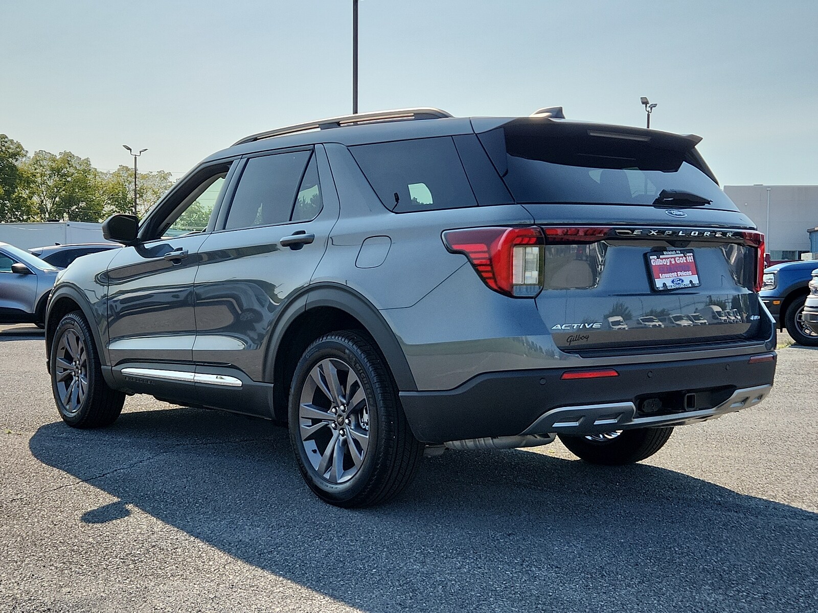 2025 Ford Explorer photo 3