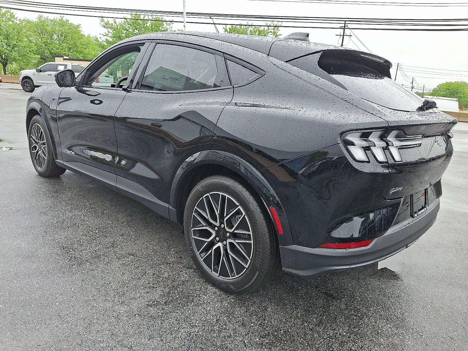 2025 Ford Mustang Mach-E Premium photo 3