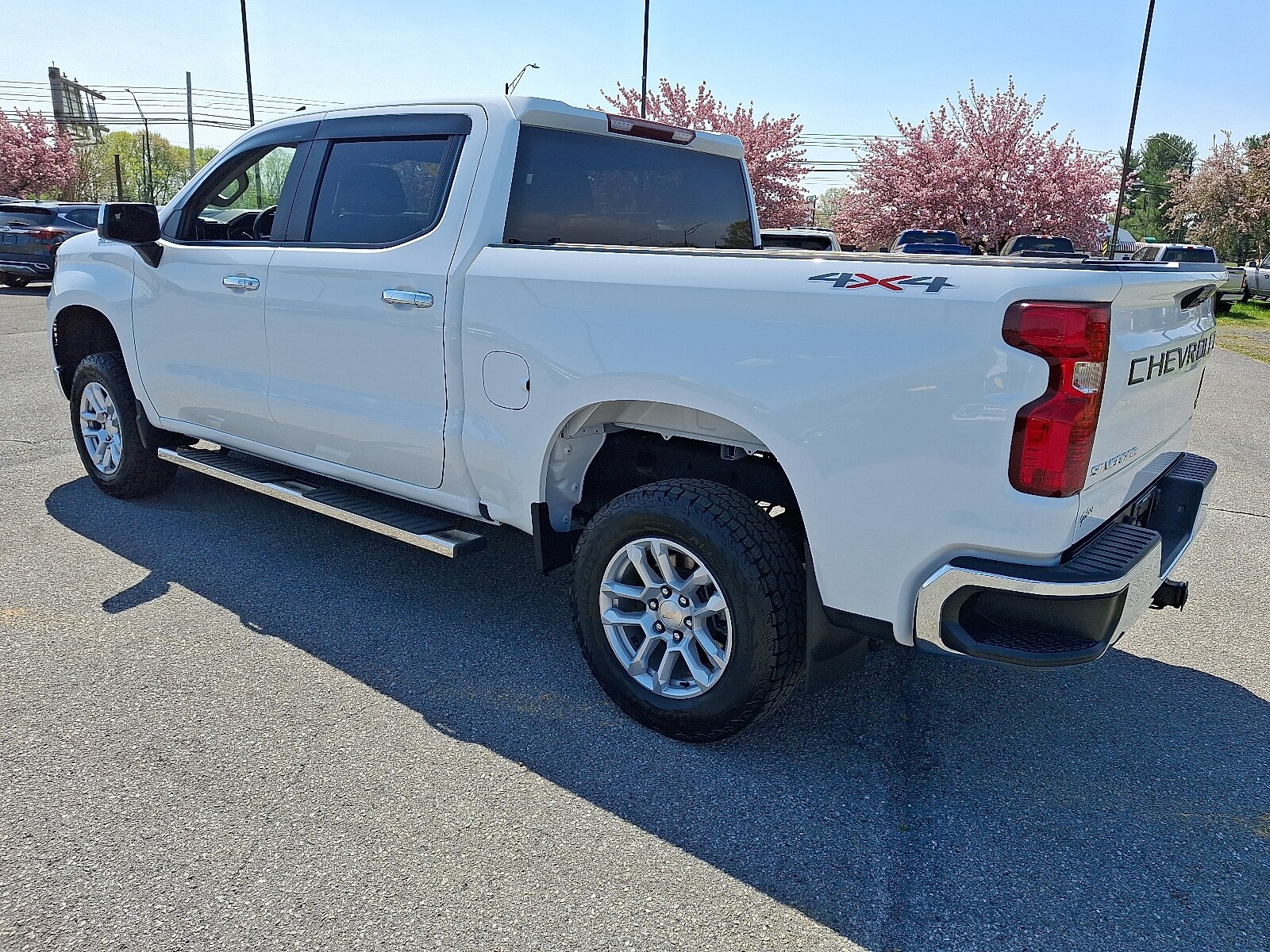2022 Chevrolet Silverado 1500 LT photo 4