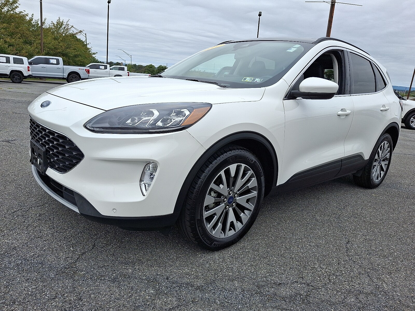 2022 Ford Escape Titanium Sport photo 3