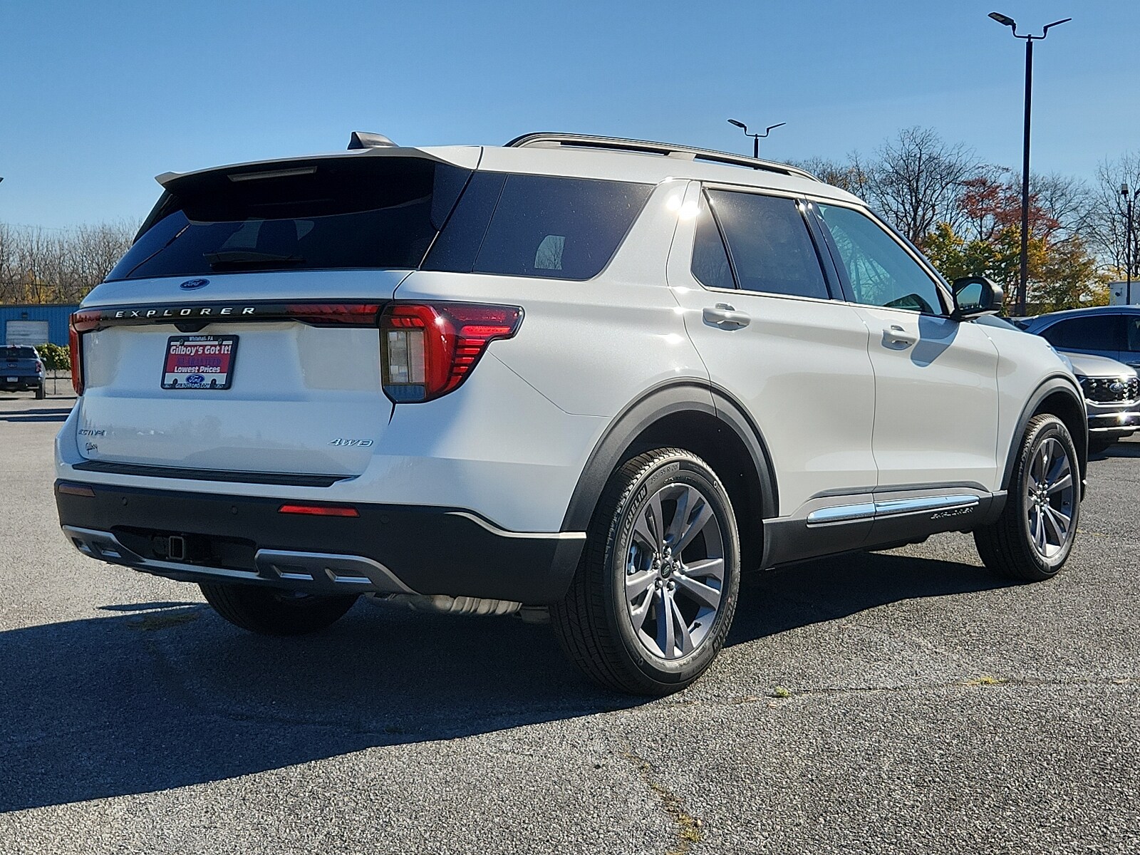 2025 Ford Explorer photo 4