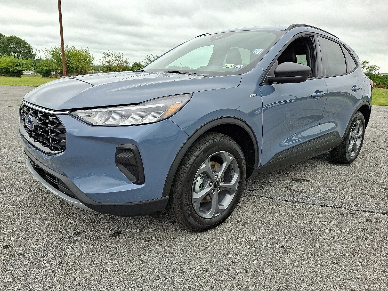 2025 Ford Escape ST-Line photo 2
