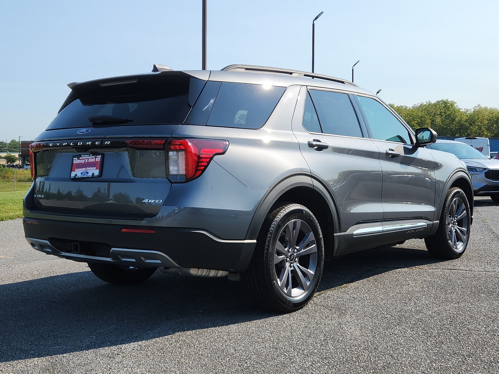 2025 Ford Explorer photo 4
