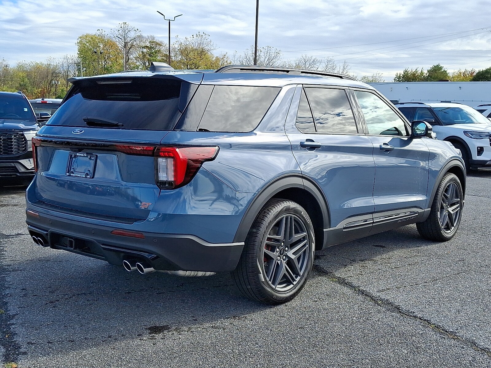 2025 Ford Explorer ST photo 4