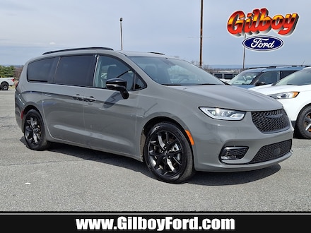 2025 Chrysler Pacifica Limited Passenger Van