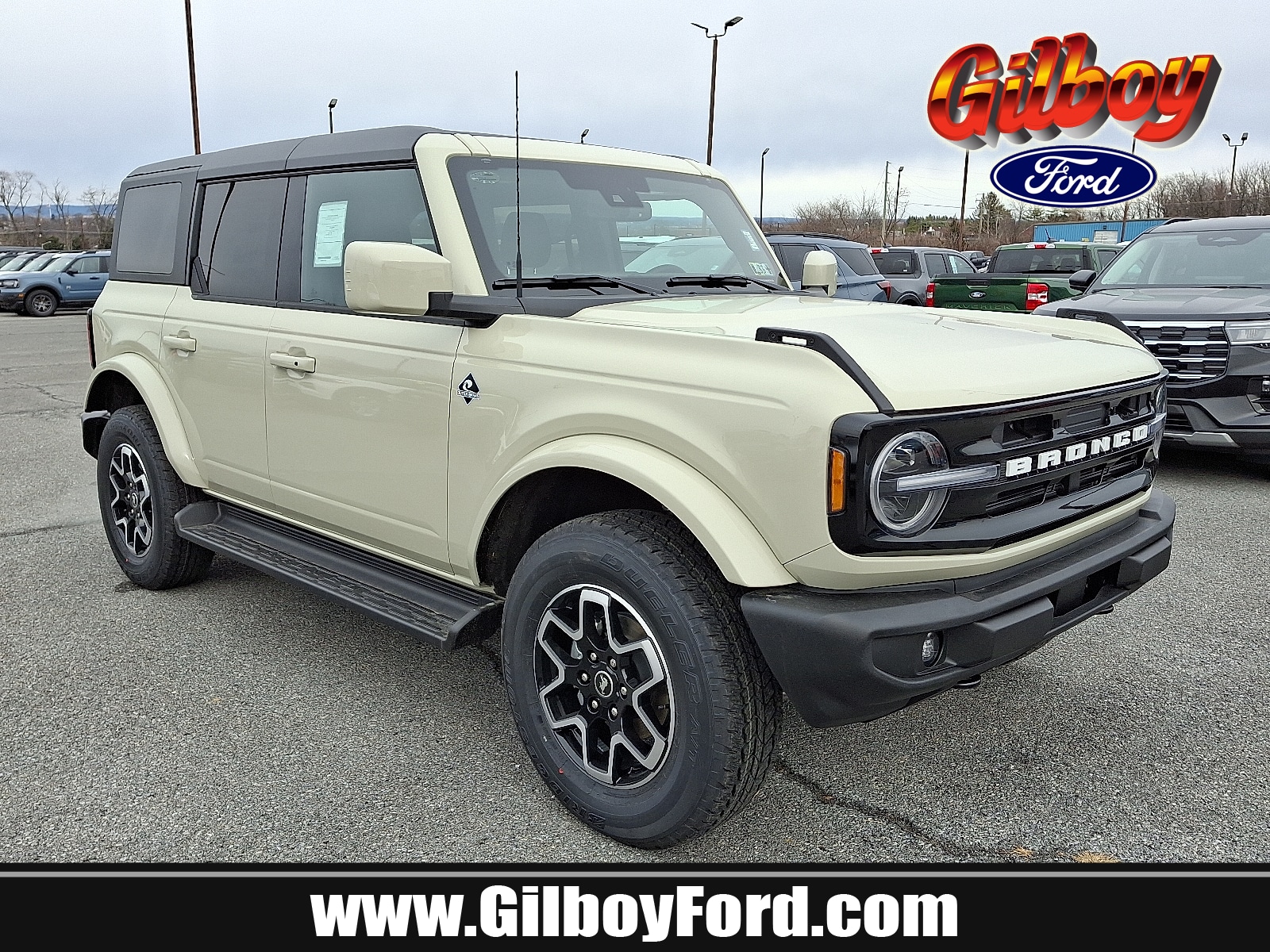 2025 Ford Bronco 4-Door Outer Banks's photo