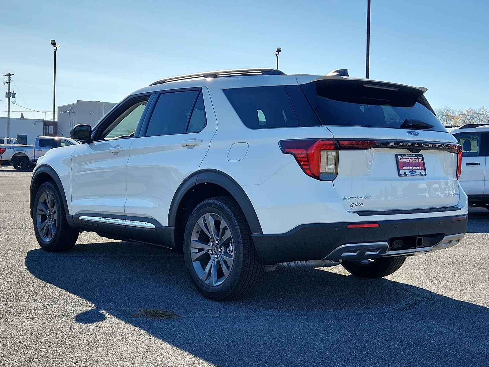 2025 Ford Explorer photo 3