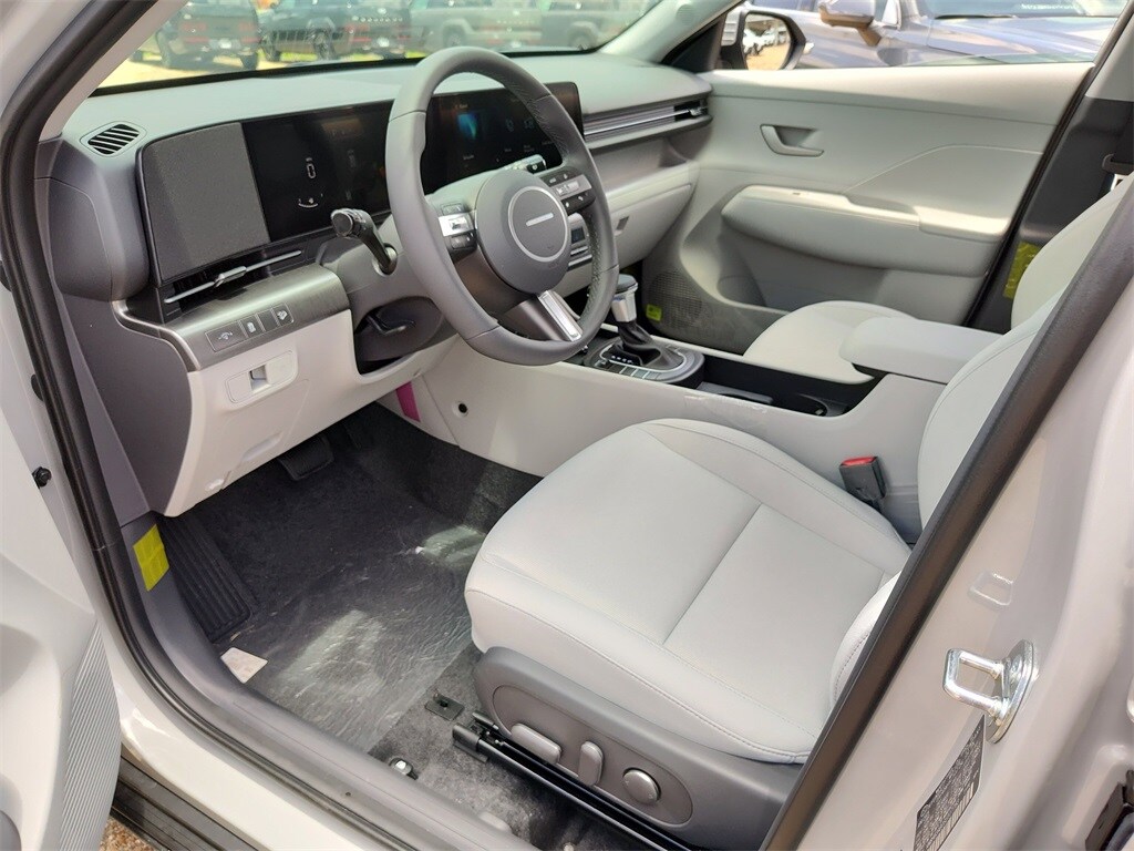2025 Hyundai Kona SEL photo 2