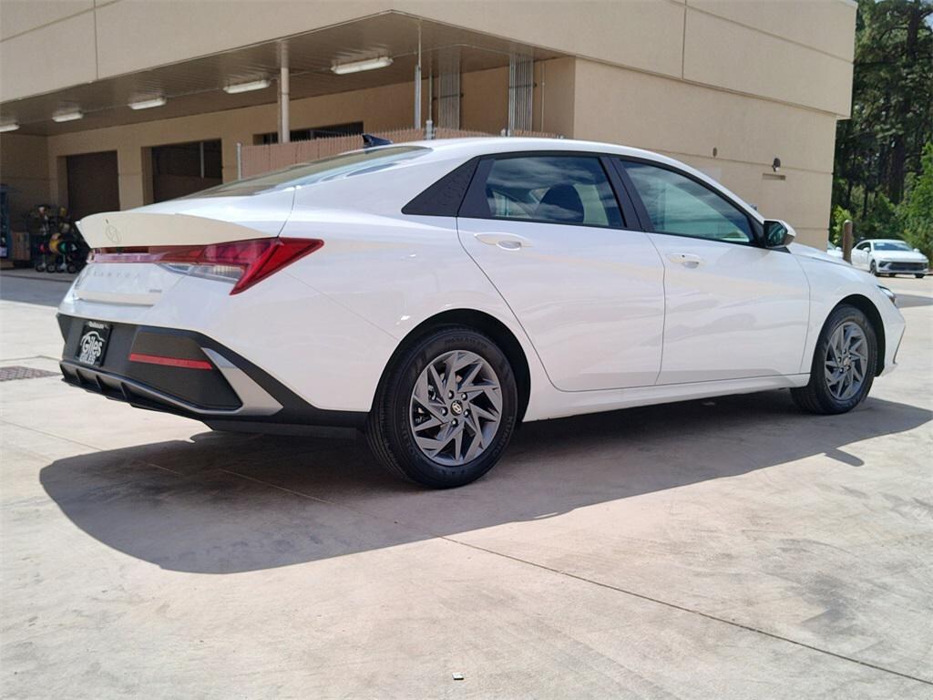 New 2025 Hyundai Elantra Hybrid Blue Sedan