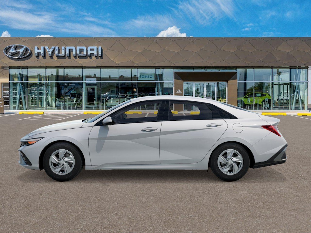 New 2025 Hyundai Elantra SE Sedan