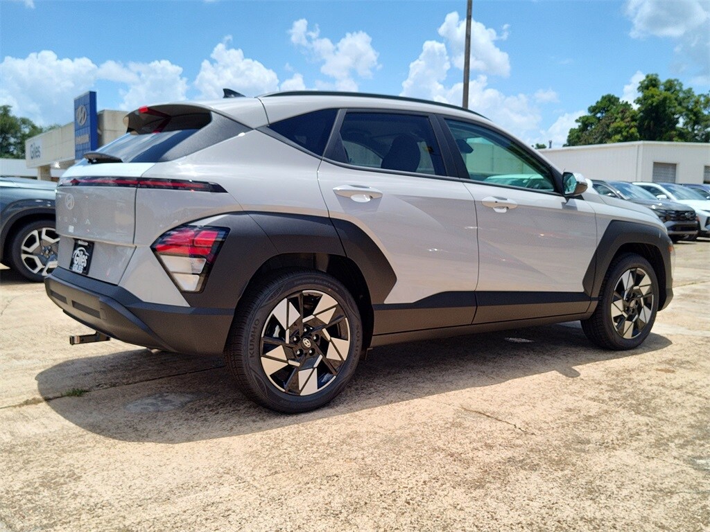 2025 Hyundai Kona SEL photo 4