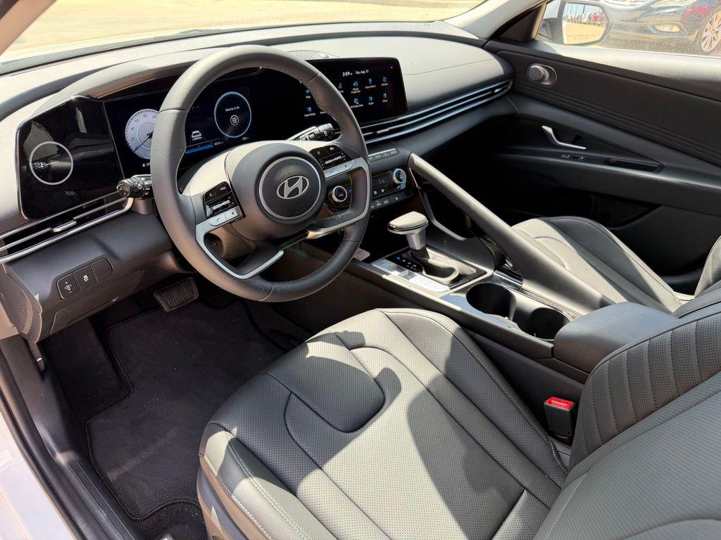 2026 Hyundai Elantra Limited - Photo 12