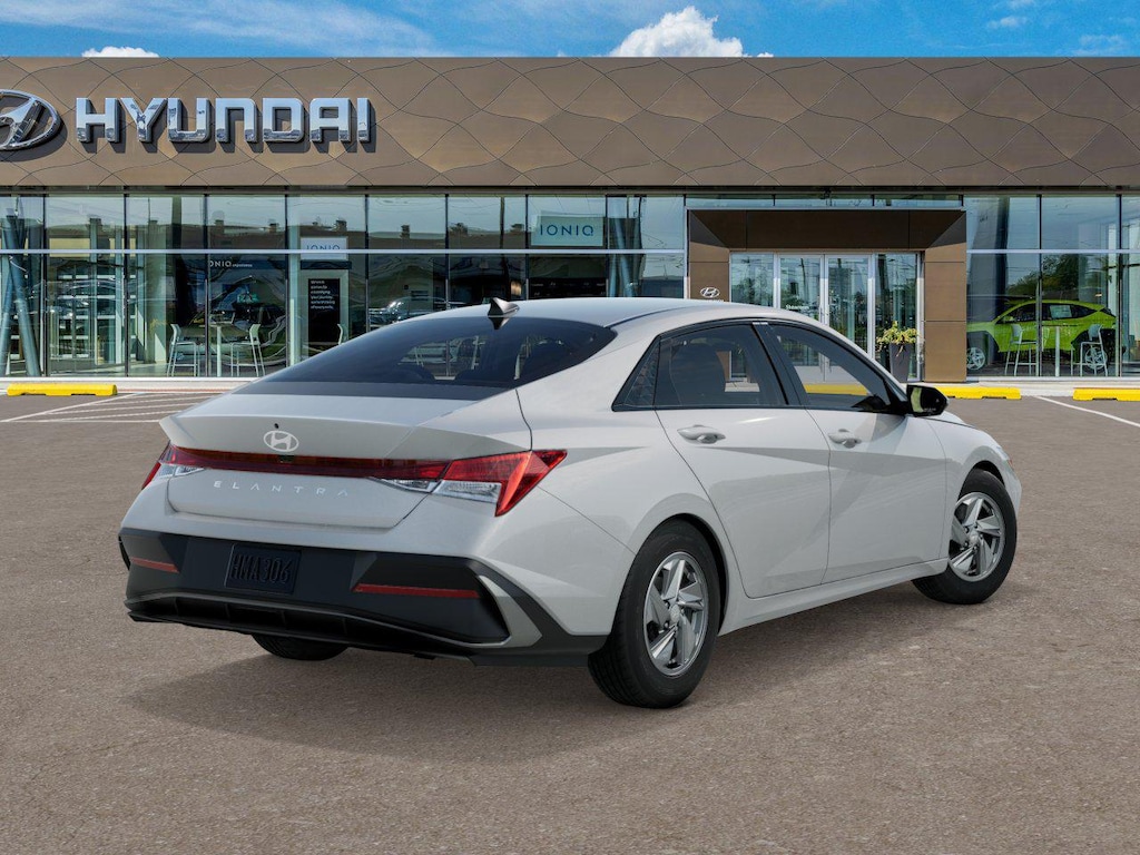 New 2025 Hyundai Elantra SE Sedan