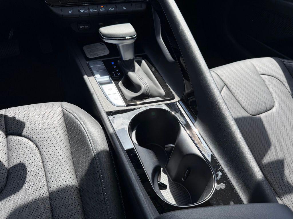 2026 Hyundai Elantra Limited - Photo 17
