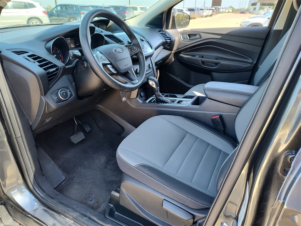 2019 Ford Escape S photo 2