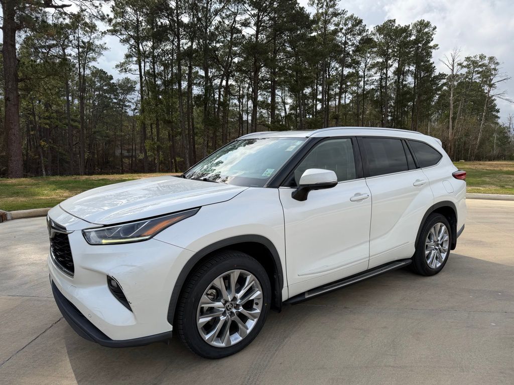 2020 Toyota Highlander Limited's photo