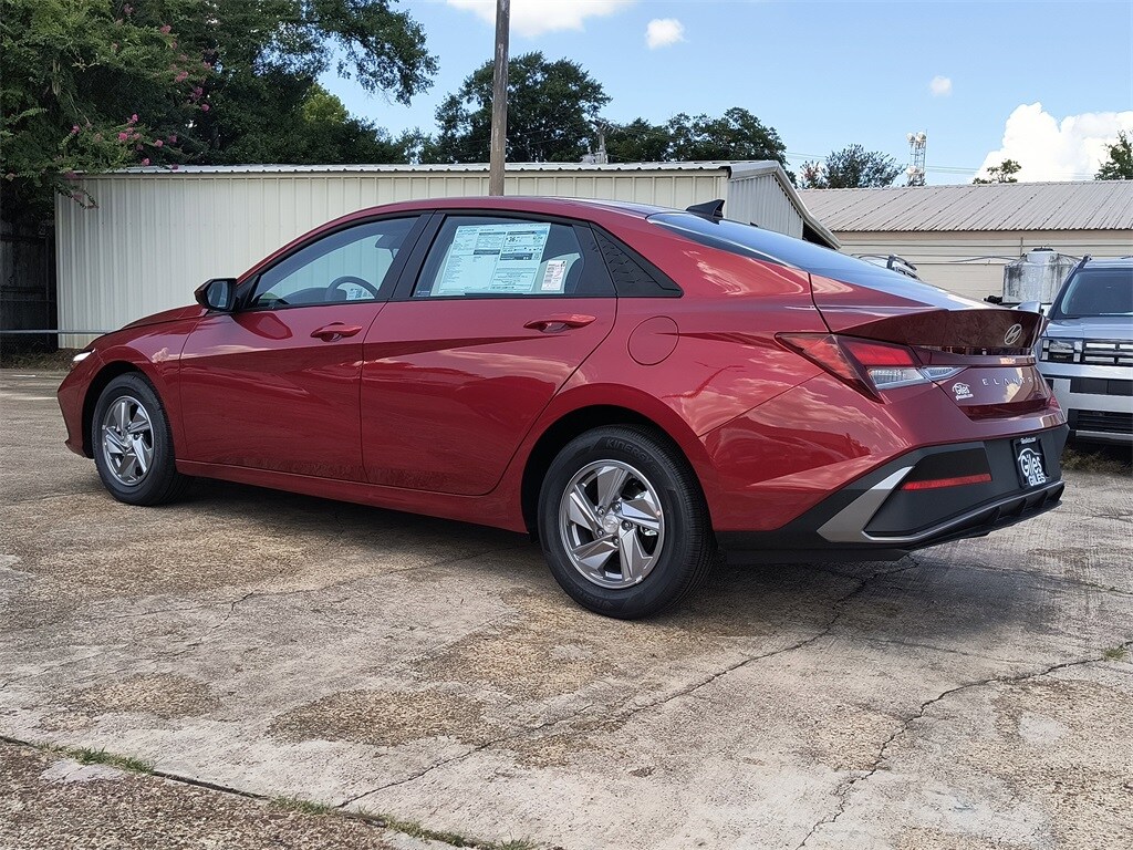2025 Hyundai Elantra SE photo 3