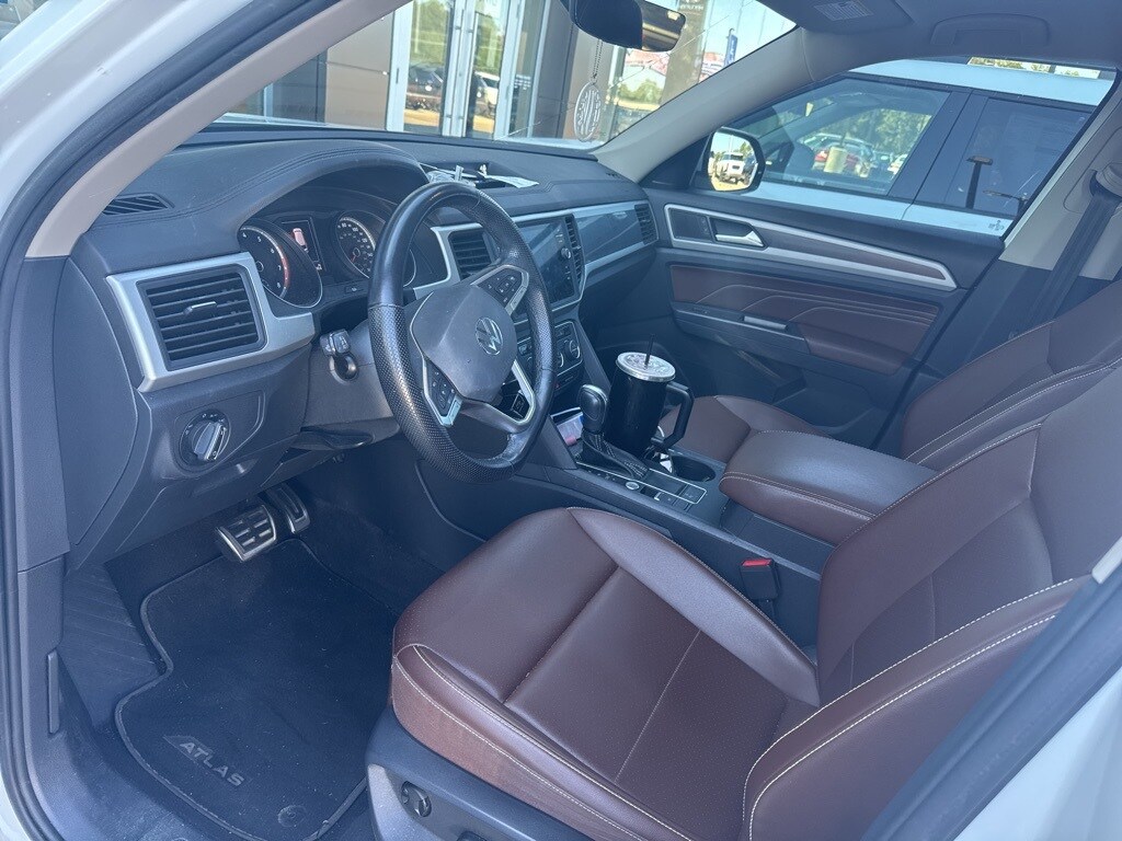 2021 Volkswagen Atlas V6 SE Technology R-Line photo 2