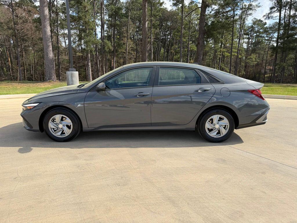 New 2026 Hyundai Elantra SE Sedan