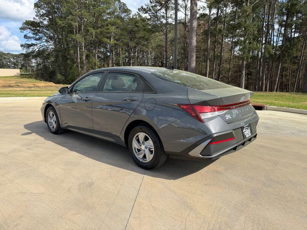 New 2026 Hyundai Elantra SE Sedan