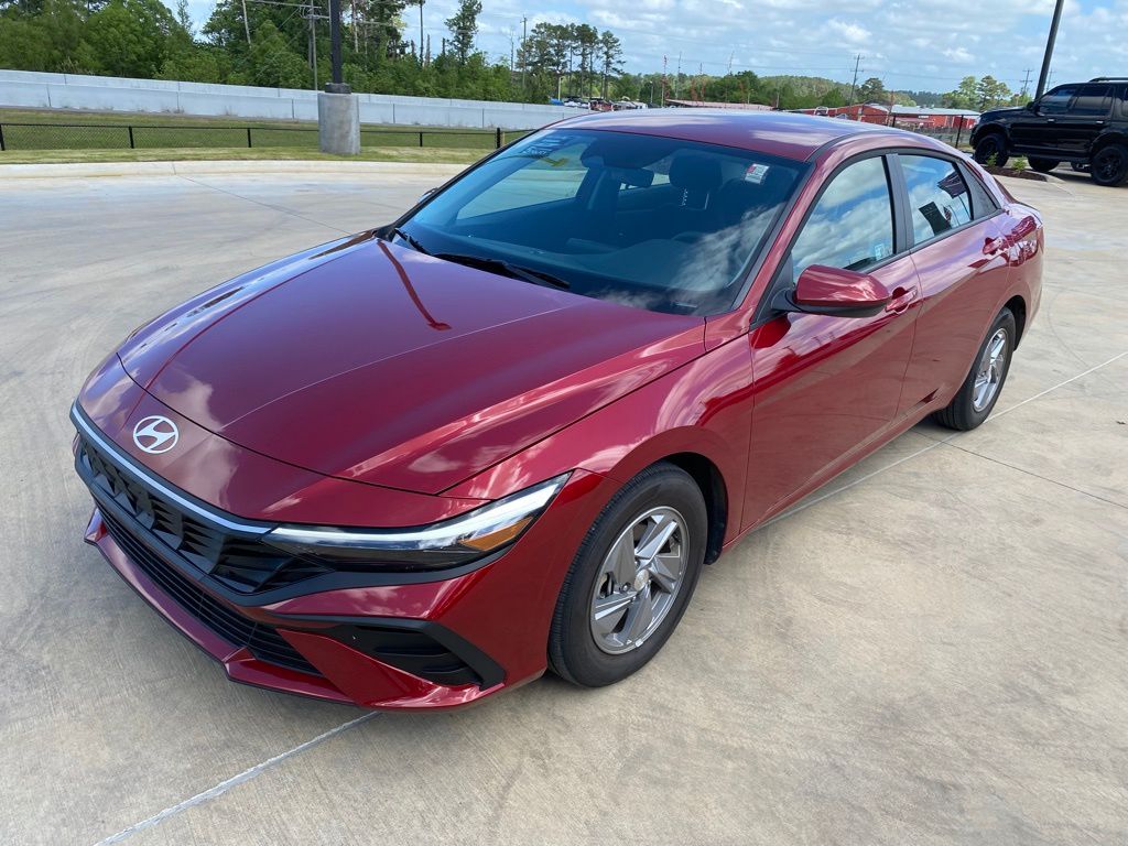 Ultimate Red 2025 Hyundai Elantra SE FWD Sedan Front-Wheel Drive Continuously Variable Transmission