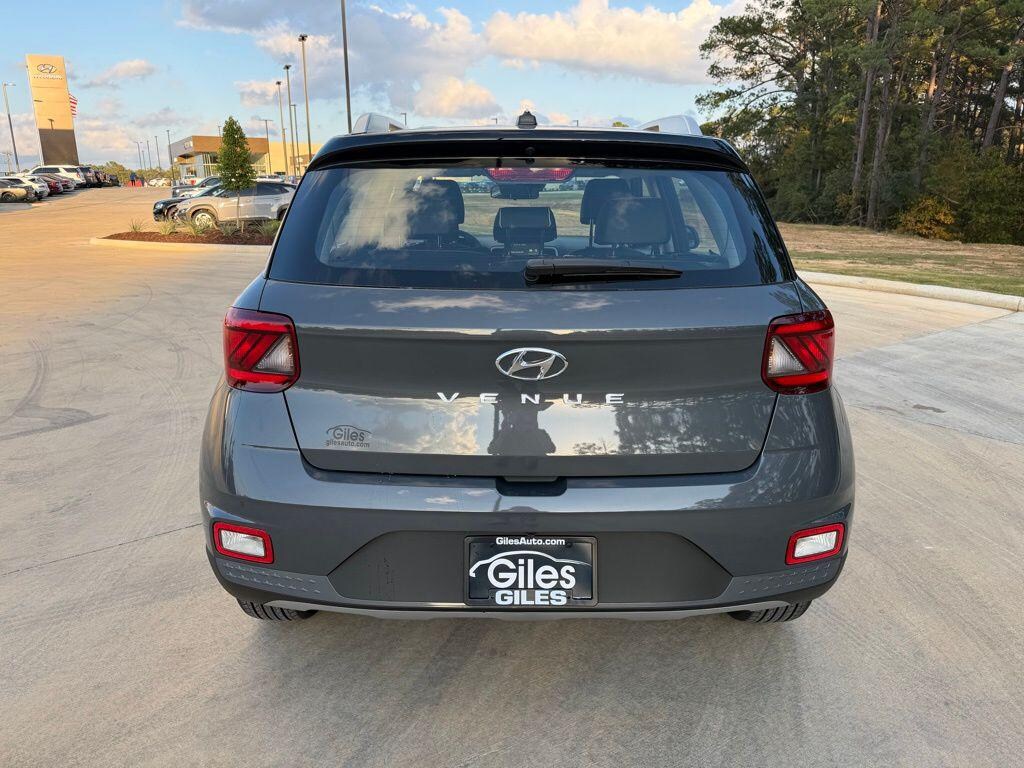 New 2026 Hyundai Venue SEL w/Two-Tone Roof SUV