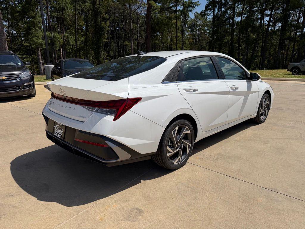 2026 Hyundai Elantra Limited - Photo 5