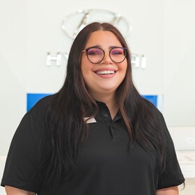 Staff member Alyssa Henry from ID_d528e2c512d8