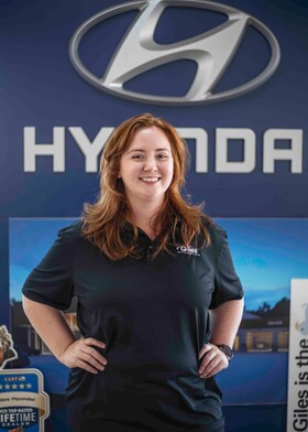 Staff member Hannah Drechsel from ID_d528e2c512d8