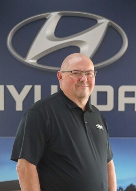 Staff member Albert Thompson from ID_6df4185f7aff