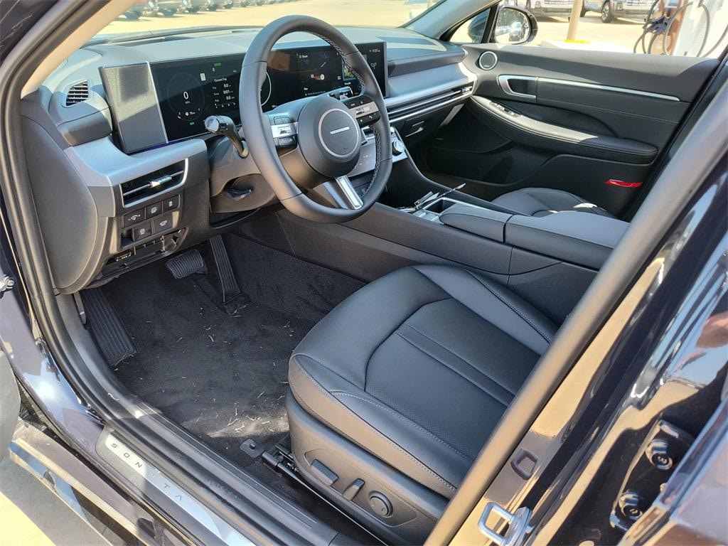New 2025 Hyundai Sonata Hybrid Limited Sedan