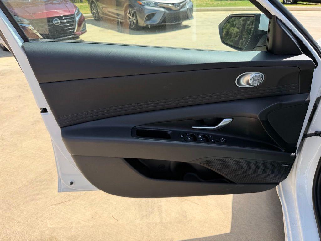 2026 Hyundai Elantra Limited - Photo 13