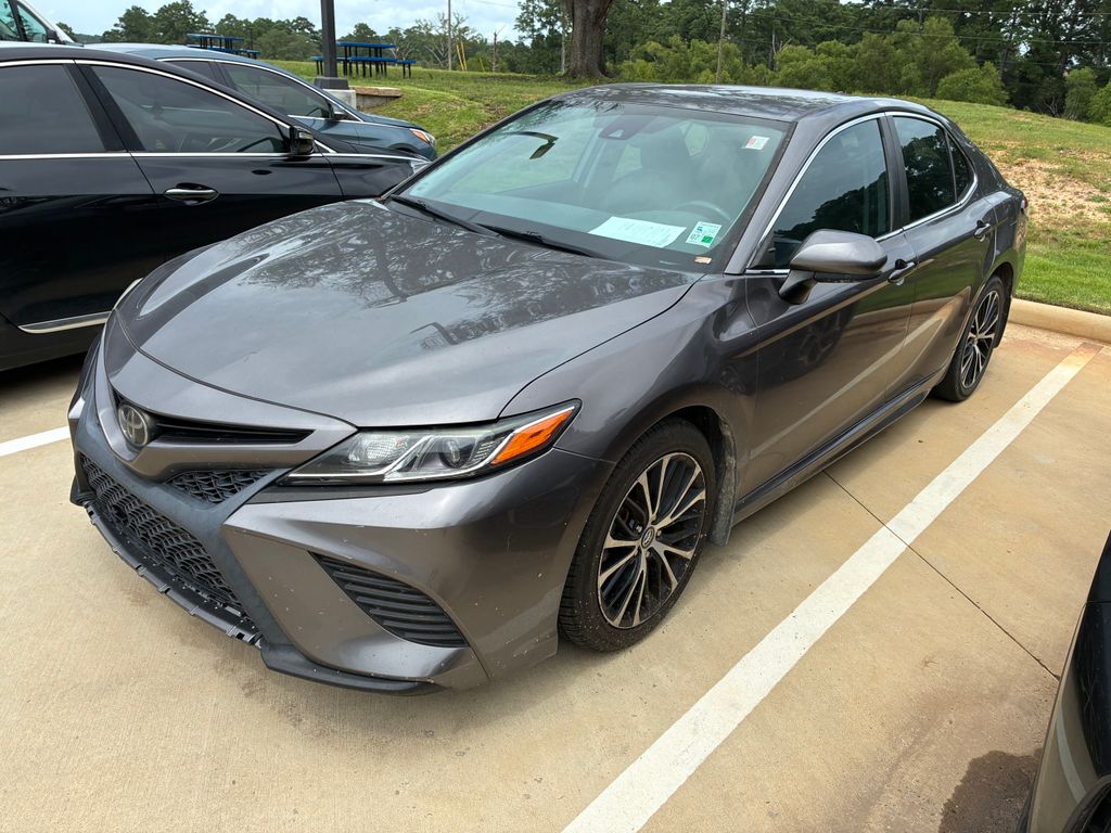2019 Toyota Camry SE FWD