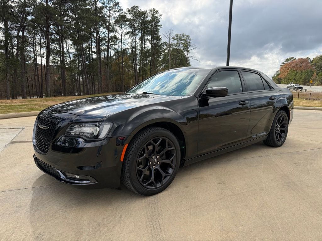 2019 Chrysler 300 S's photo