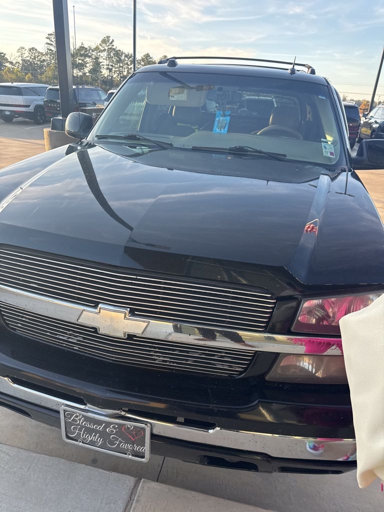 2004 Chevrolet Avalanche Base