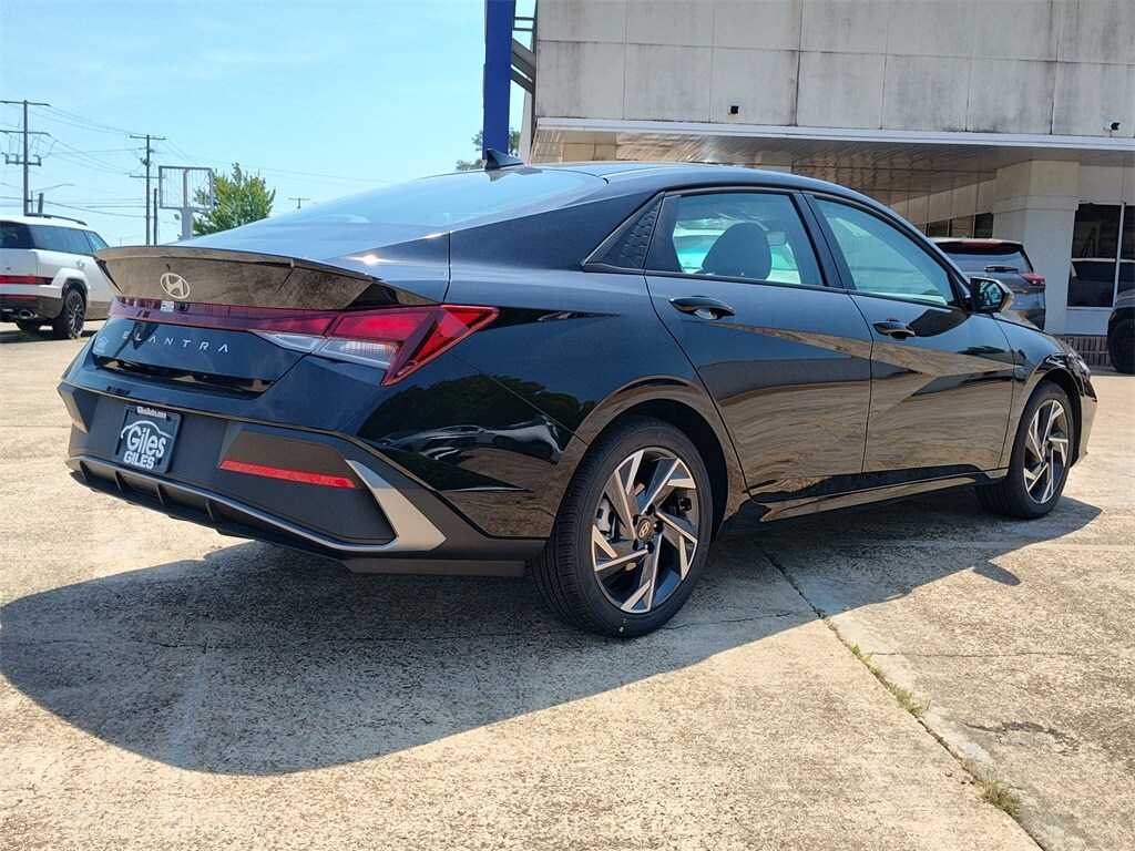 2025 Hyundai Elantra SEL Sport photo 4