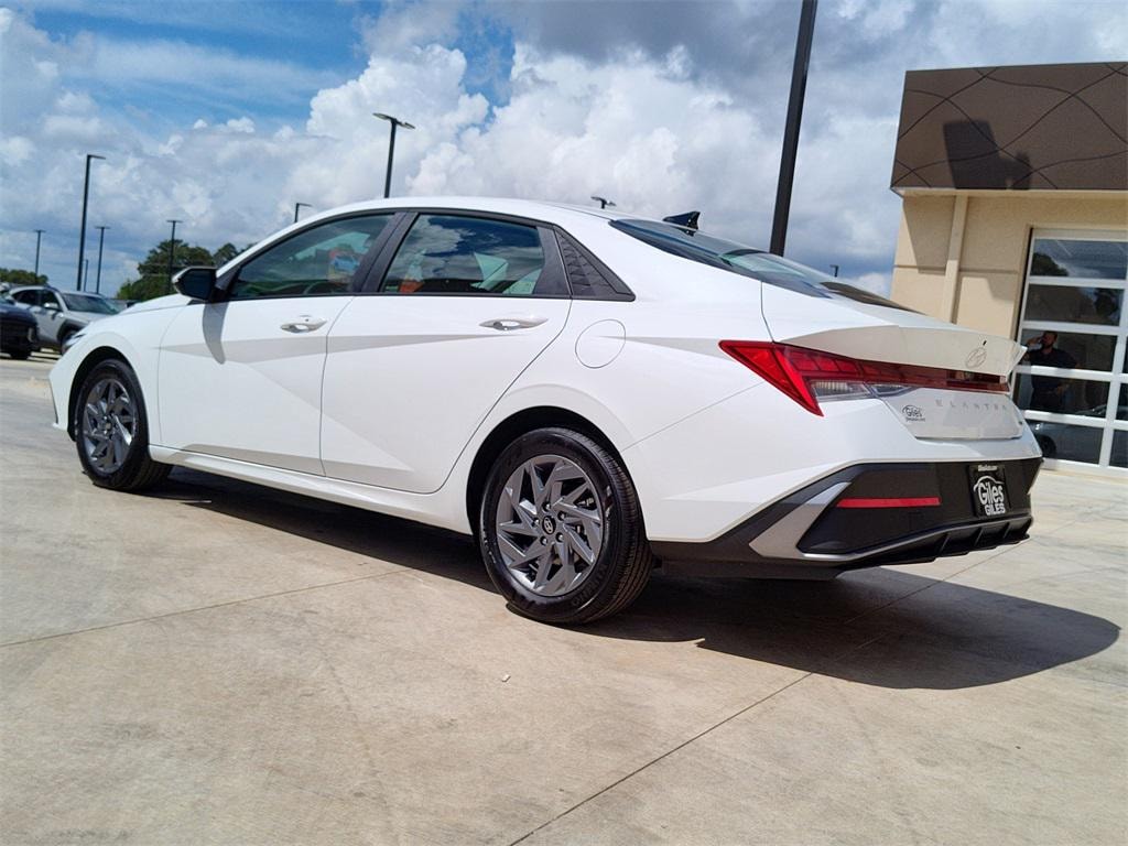 New 2025 Hyundai Elantra Hybrid Blue Sedan