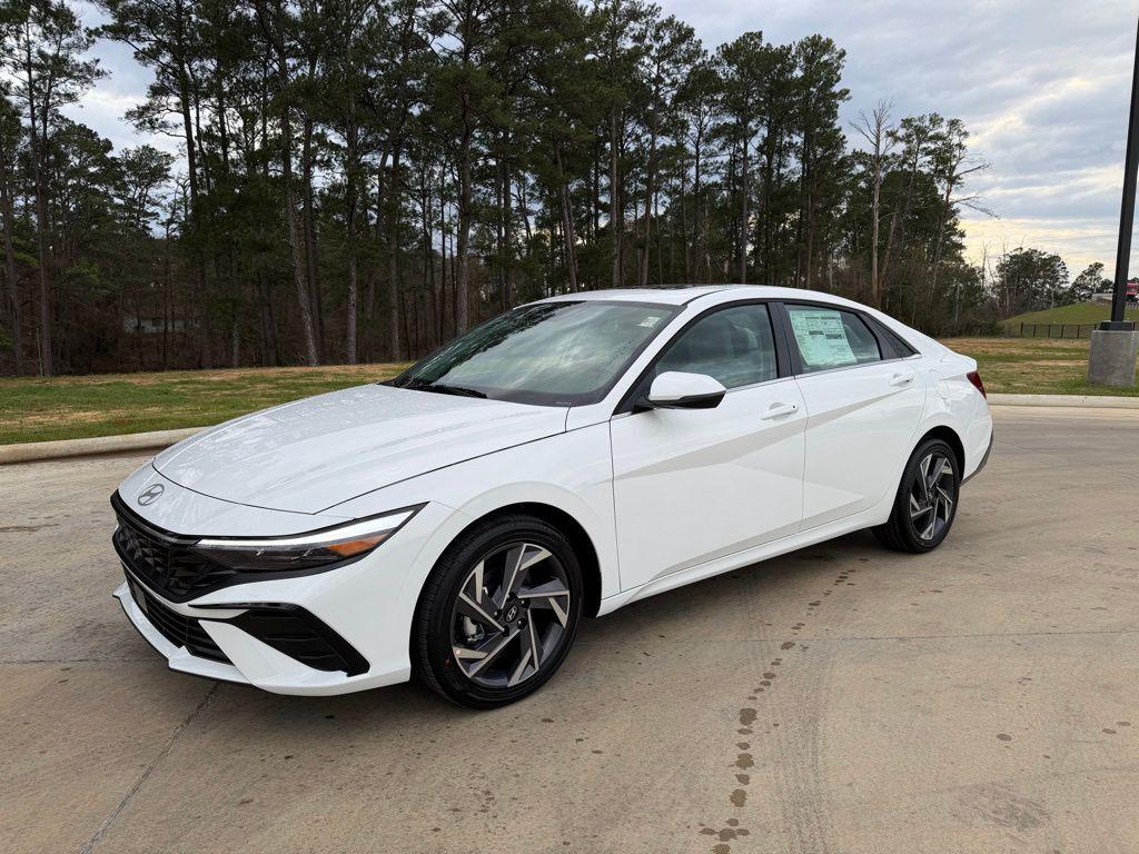 2026 Hyundai Elantra SEL's photo