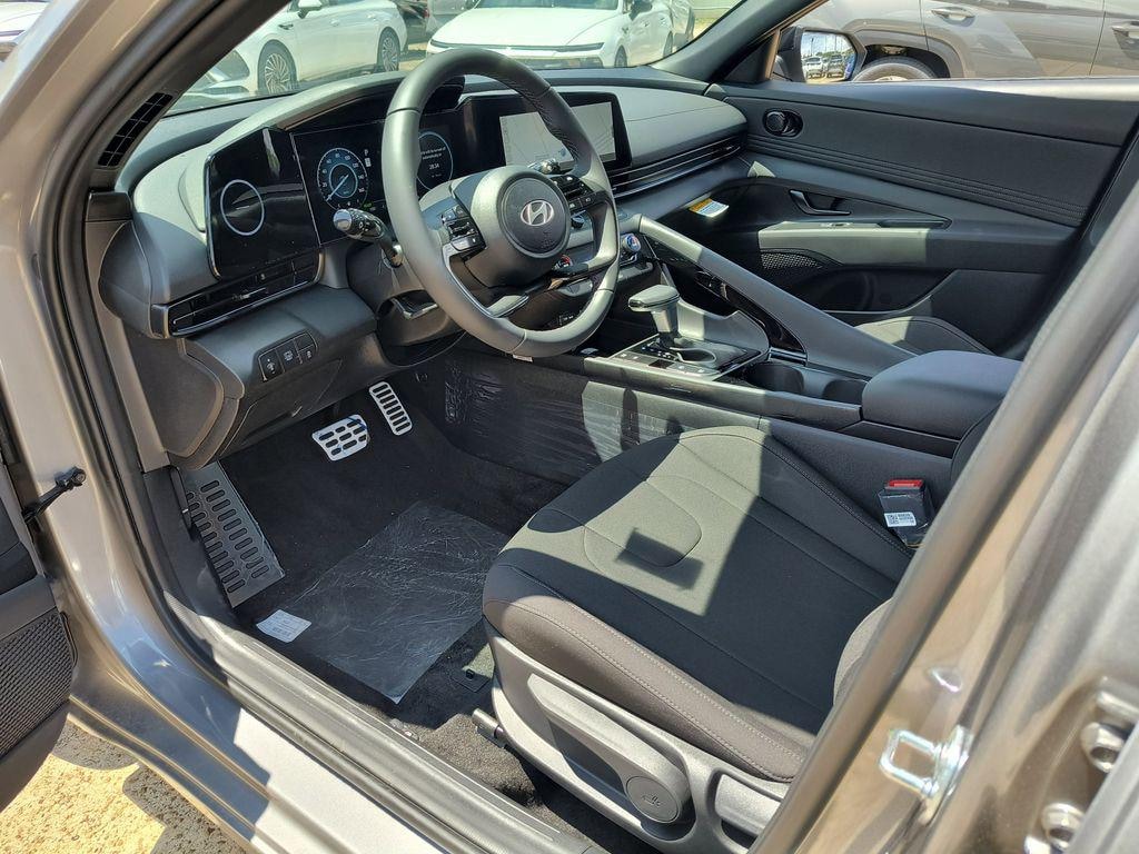 New 2025 Hyundai Elantra Hybrid SEL Sport Sedan