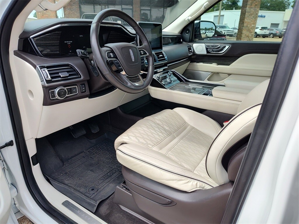 2021 Lincoln Navigator Black Label photo 2