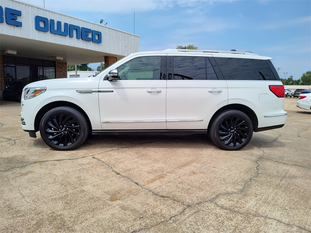 2021 Lincoln Navigator Black Label photo 3
