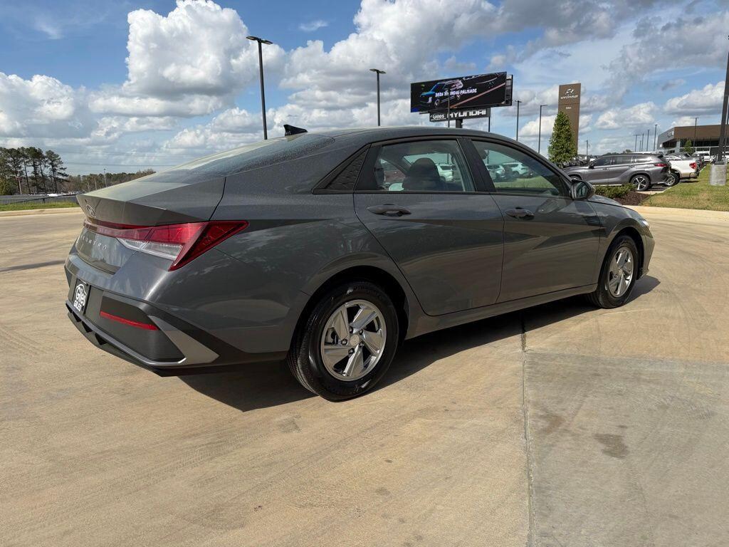 New 2026 Hyundai Elantra SE Sedan