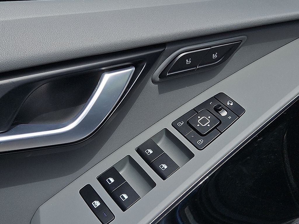 2025 Kia Niro SX Touring - Photo 18