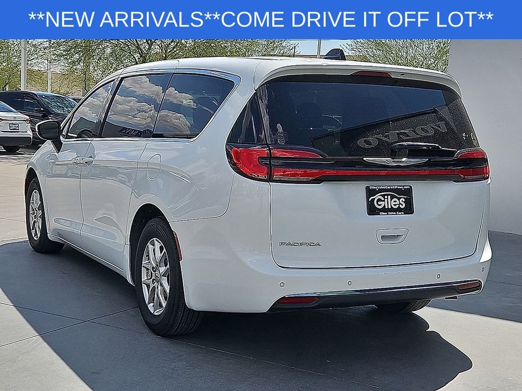 Used 2023 Chrysler Pacifica Touring L Minivan/Van