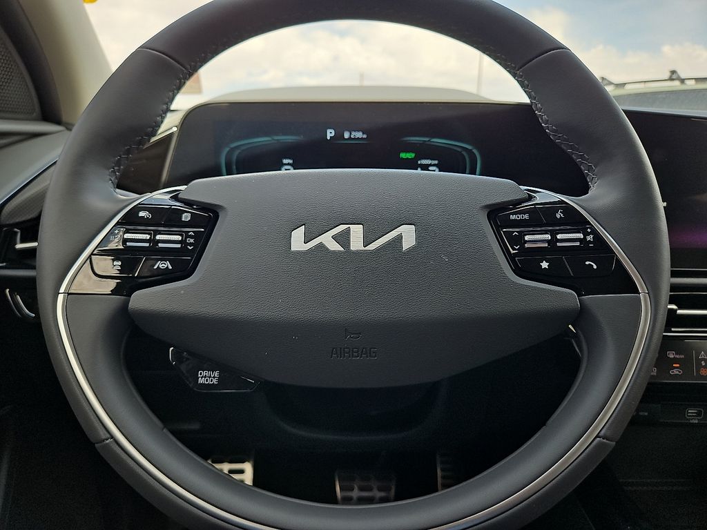 2025 Kia Niro SX Touring - Photo 25