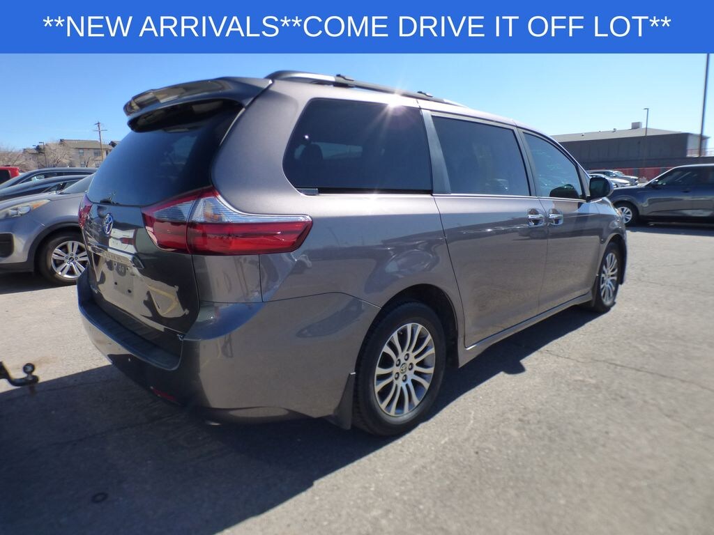 Used 2020 Toyota Sienna XLE Premium Minivan/Van
