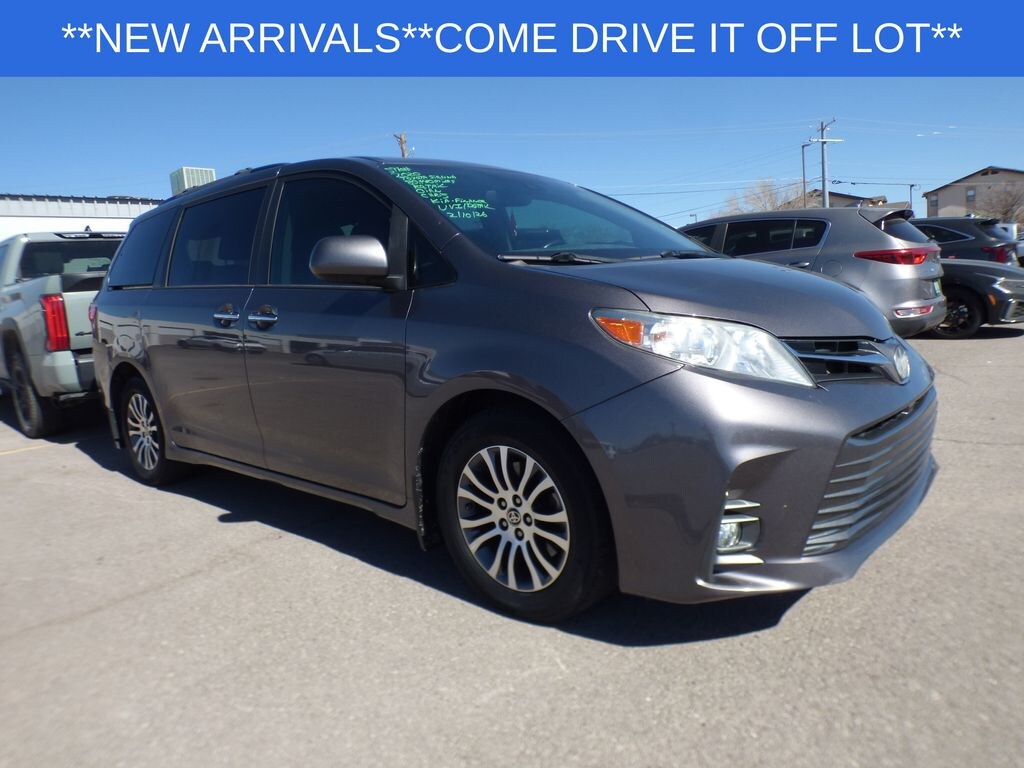 Used 2020 Toyota Sienna XLE Premium Minivan/Van