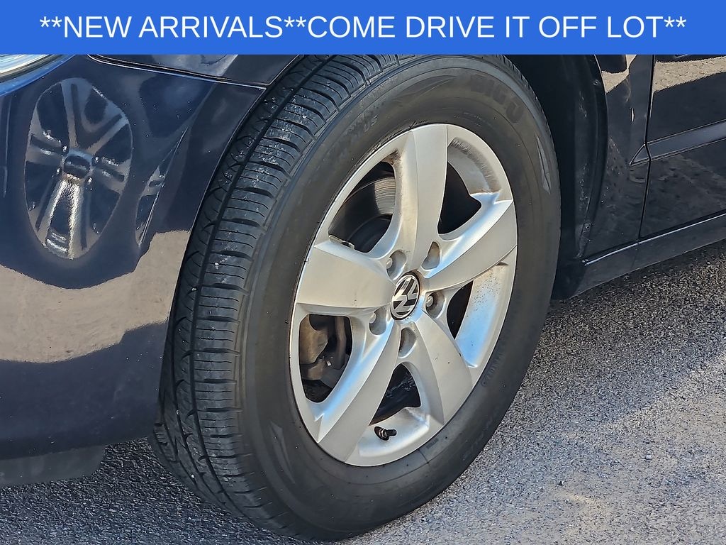 Used 2010 Volkswagen Routan SE Minivan/Van